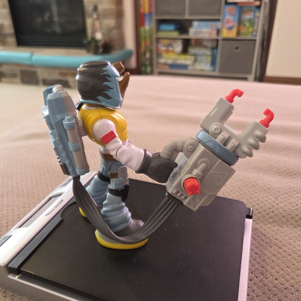 2018 Rescue Heroes Carlos Kitbash 6" Figure with Spinning Arc Welder Mechanic - Picture 4 of 13